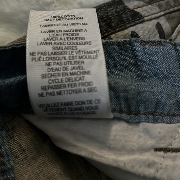 Levi’s Short - Picture 6 of 7